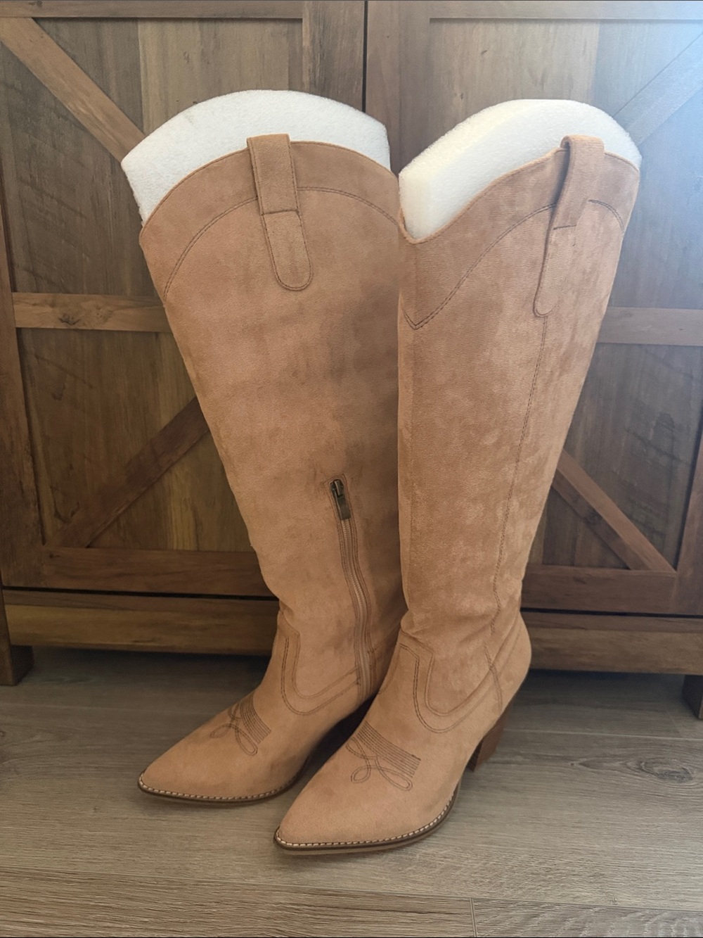 Unforgettable Women’s Tall Suede Western Boots in Tan